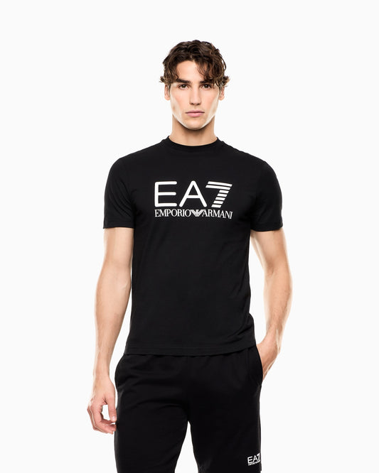 EA7 T-shirt dallo spirito minimal, realizzata in morbido jersey di cotone.