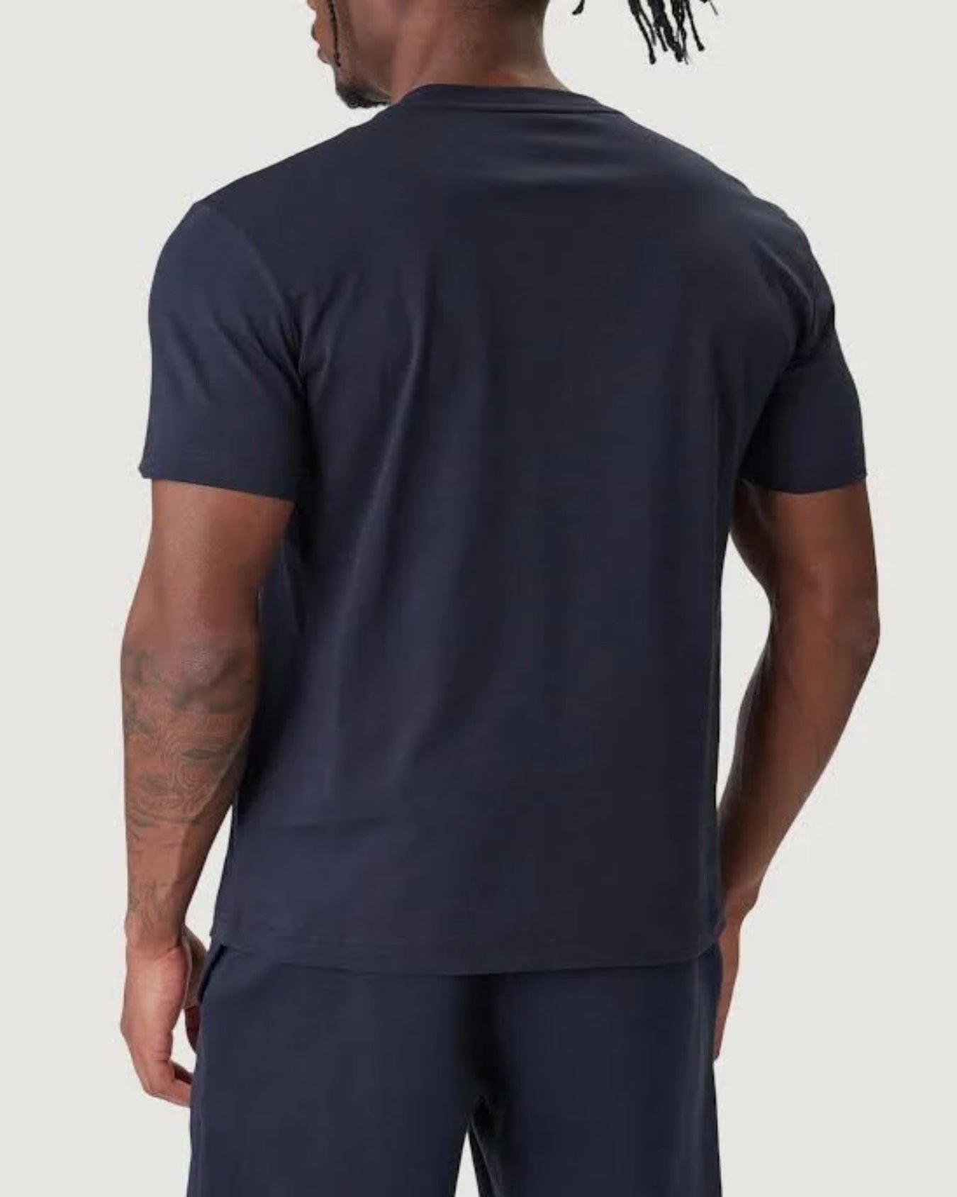EA7 T-shirt dallo spirito minimal, realizzata in morbido jersey di cotone.