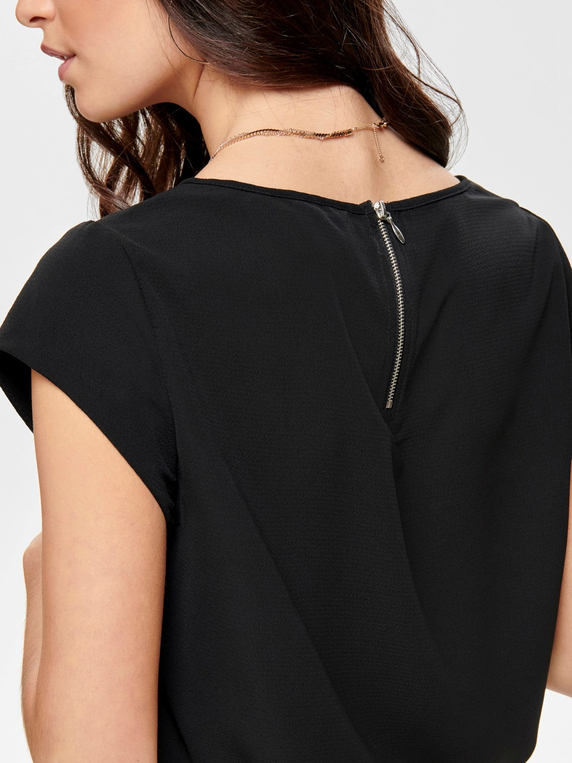 only camicia mezza manica con zip dietro al collo modello onvic s/s solid