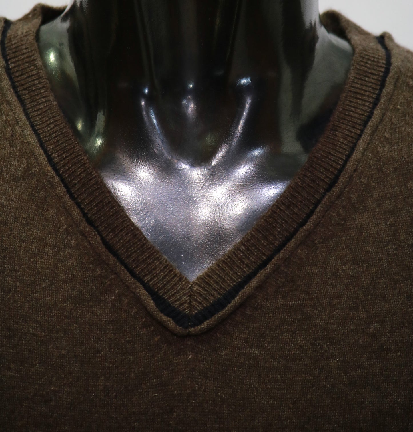 Maglia collo a V misto cachemire