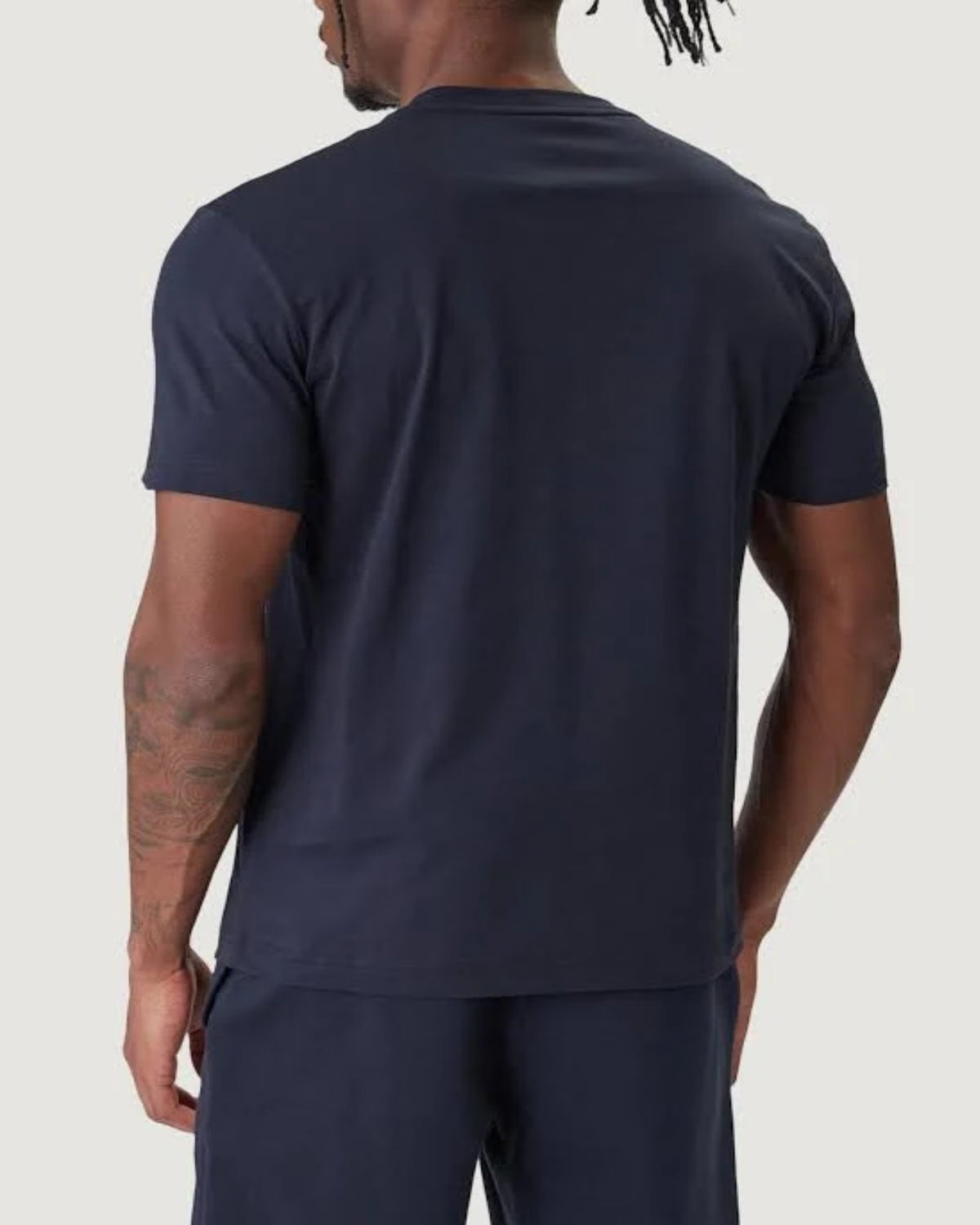 EA7 T-shirt dallo spirito minimal, realizzata in morbido jersey di cotone.