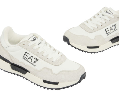 EA7 sneaker dal look dinamico, pensata per chi ama unire stile e comfort