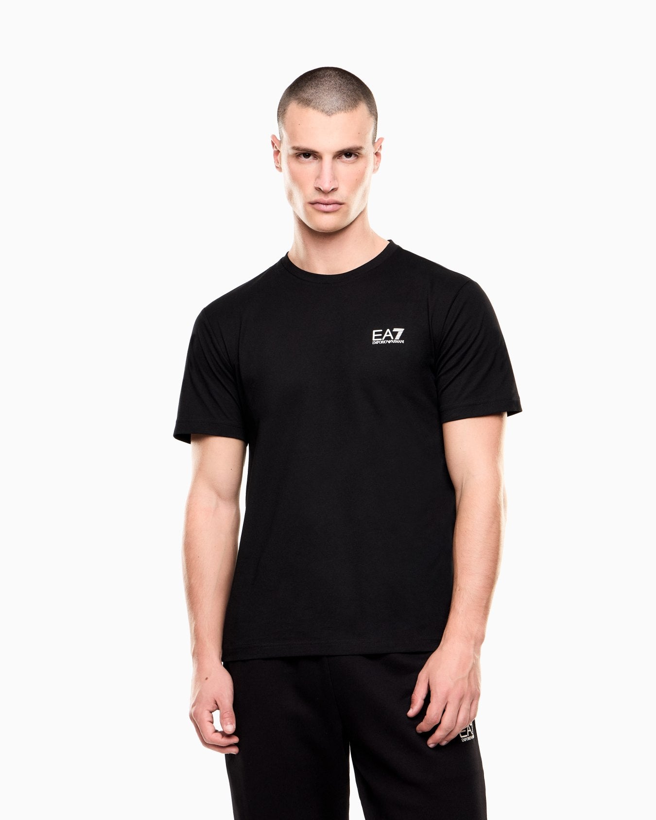 EA7 T-shirt dallo spirito minimal, realizzata in morbido e confortevole cotone Pima.