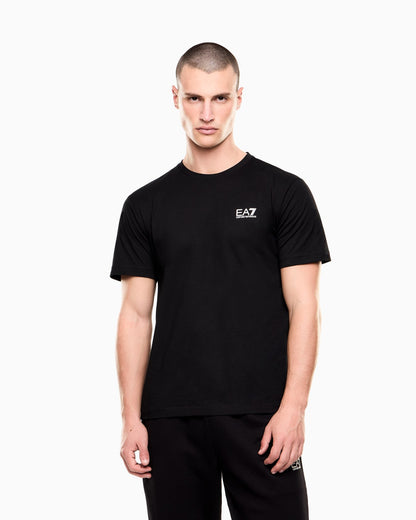 EA7 T-shirt dallo spirito minimal, realizzata in morbido e confortevole cotone Pima.