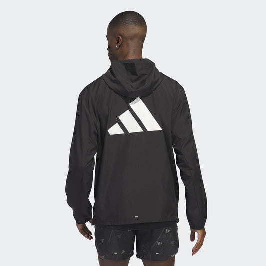 Adidas giacca run it nera (Migliora la tua corsa con la giacca Run It da uomo di adidas, progettata per migliorare le tue prestazioni e al contempo per la sostenibilità. Perfetta per qualsiasi condizione atmosferica, è dotata della tecnologia AEROREADY